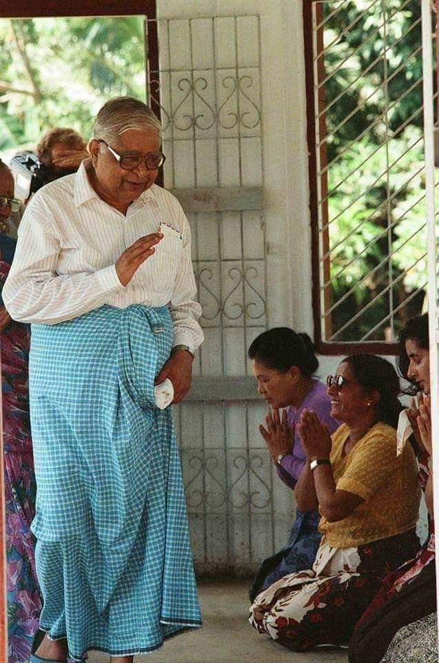 S.N. Goenka receiving a warm namaste greeting