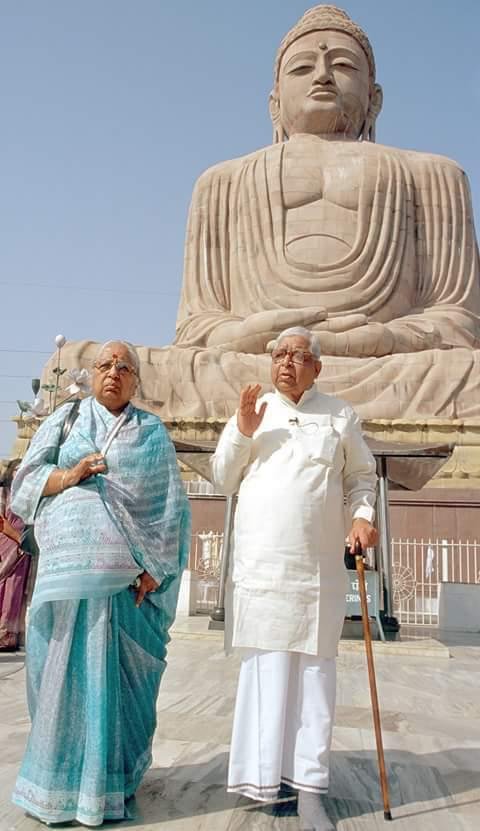 S.N. Goenka and Ilaichi Devi before the Great Buddha statue, Bodh Gaya